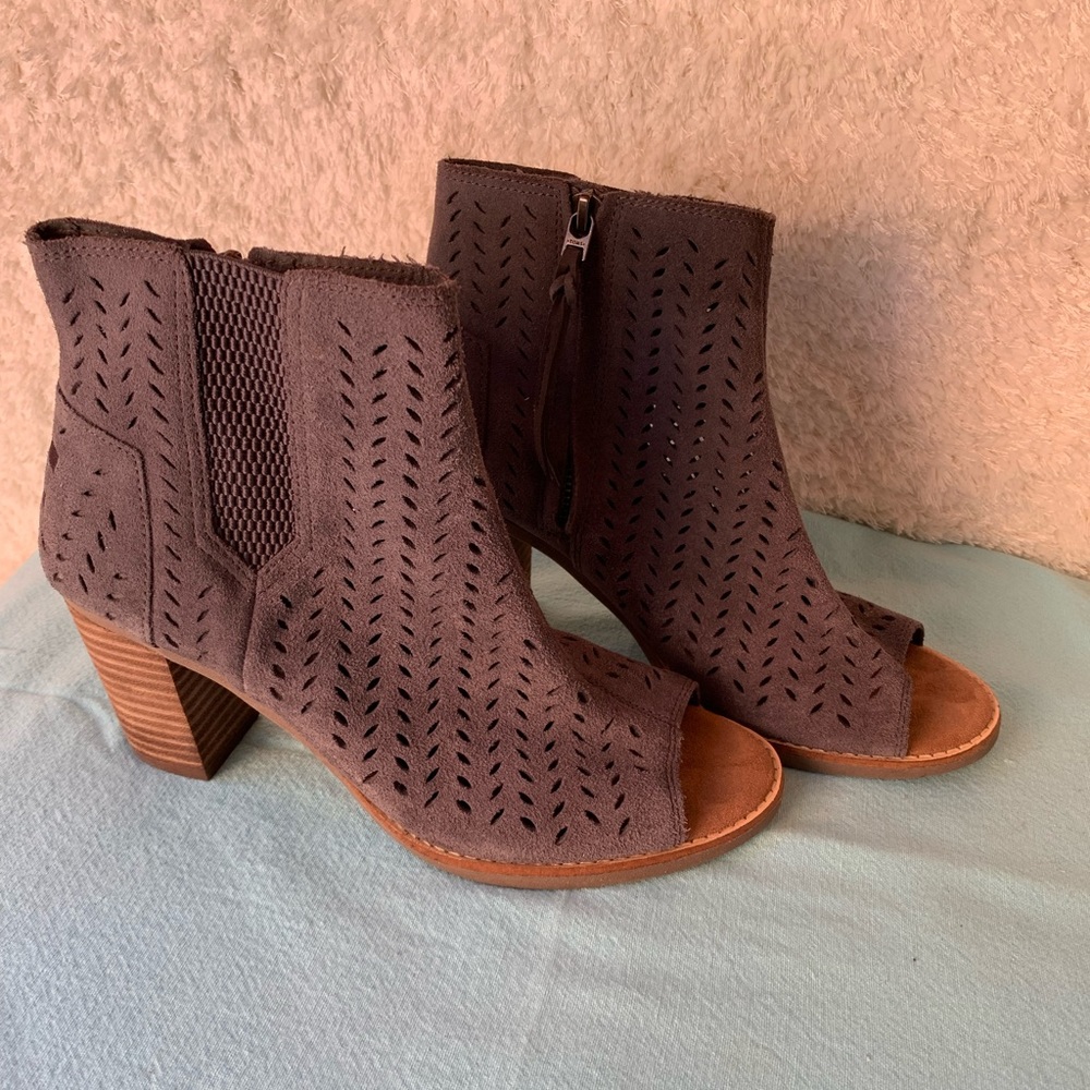 Toms ankle boots. Fairly new. 💖